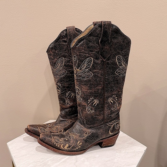 Circle G Shoes - 🔥Circle G Distressed Brown Embroidered Heeled Boots🔥